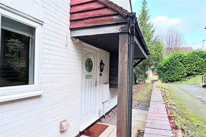 2 Bedroom End Terrace House For Sale In Aveling Close, Purley, Surrey, CR8