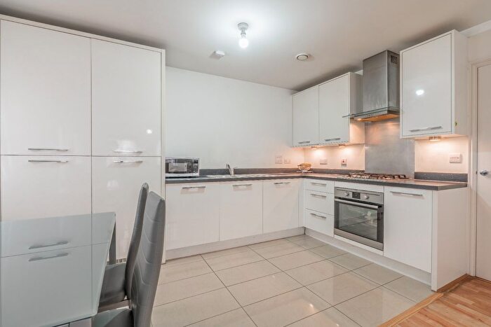 2 Bedroom Flat For Sale In Opal Court, Rainbow Road, Erith, Kent, DA8