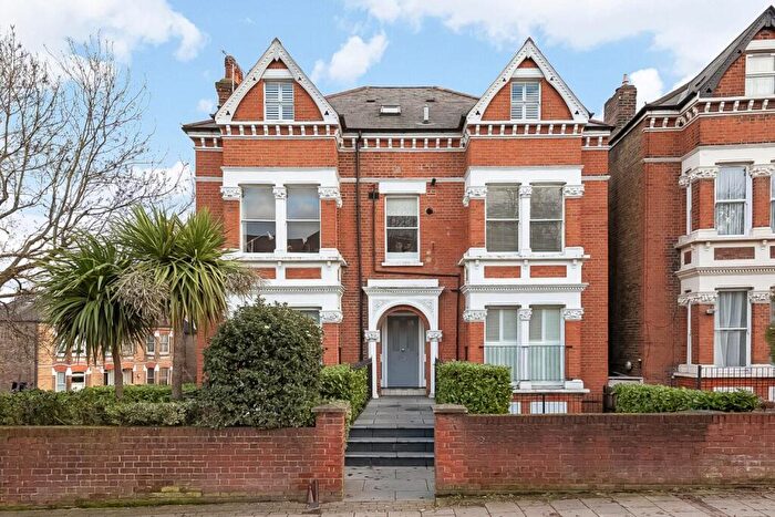 2 Bedroom Apartment For Sale In Thurlow Park Road, Dulwich, SE21