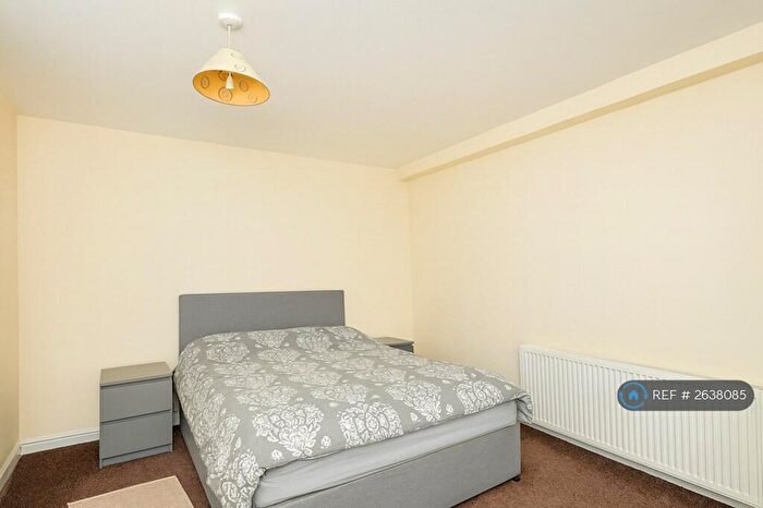 3 Bedroom Maisonette To Rent In Melville Court, Chatham, ME4