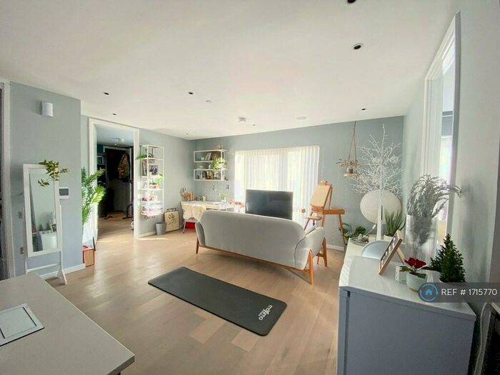 2 Bedroom Flat To Rent In Equiano Court, London, EC1N