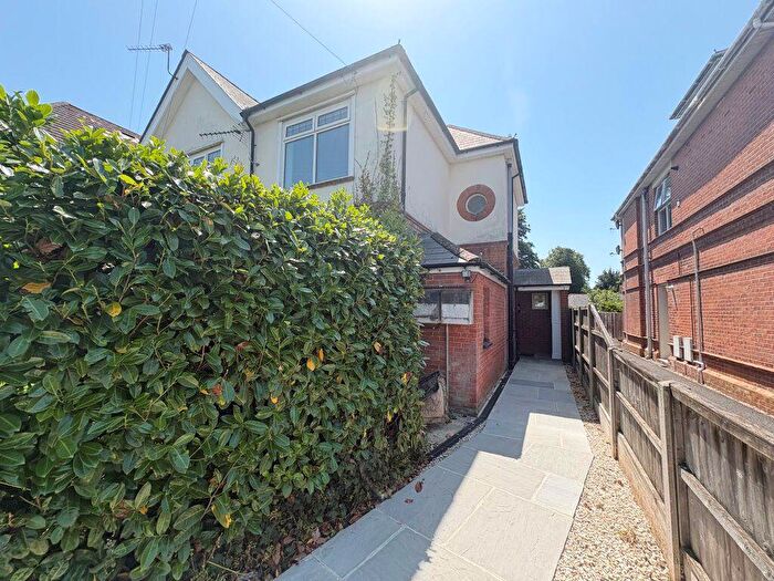 1 Bedroom Flat To Rent In Lowther Road, Charminster (), P07