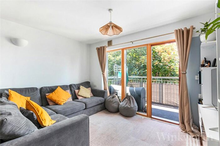 2 Bedroom Apartment To Rent In New Cross Road, London, SE14