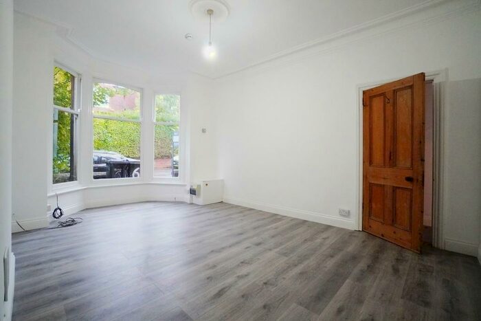 1 Bedroom Apartment To Rent In Oakwood Avenue, Leeds, LS8