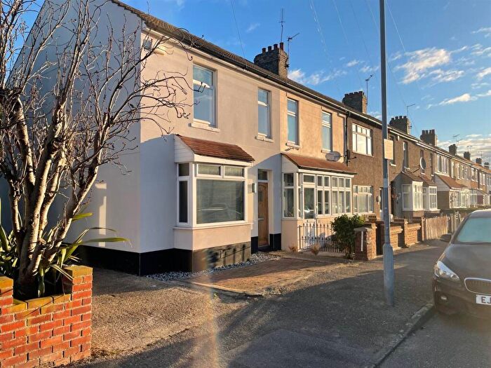 3 Bedroom Semi-Detached House To Rent In Wolseley Road, Romford, RM7