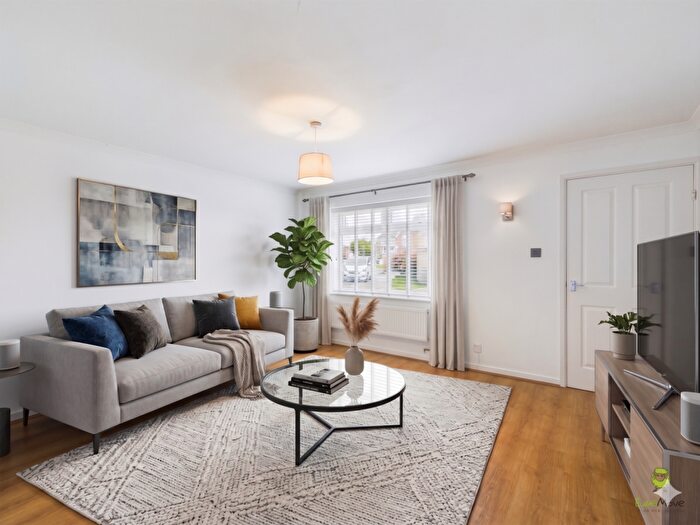 3 Bedroom Semi-Detached House For Sale In Trivett Close, Greenhithe, DA9