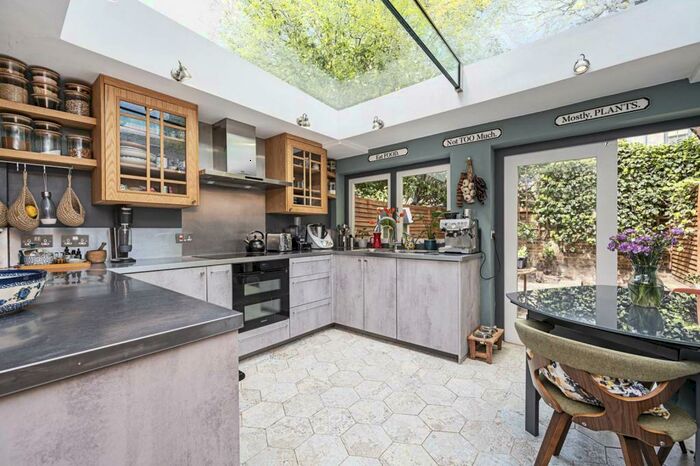 3 Bedroom Maisonette To Rent In Lucerne Road, Highbury, London, N5