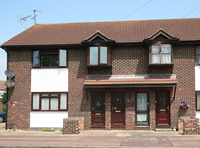 2 Bedroom Flat To Rent In Shoebury Avenue, Shoeburyness, SS3