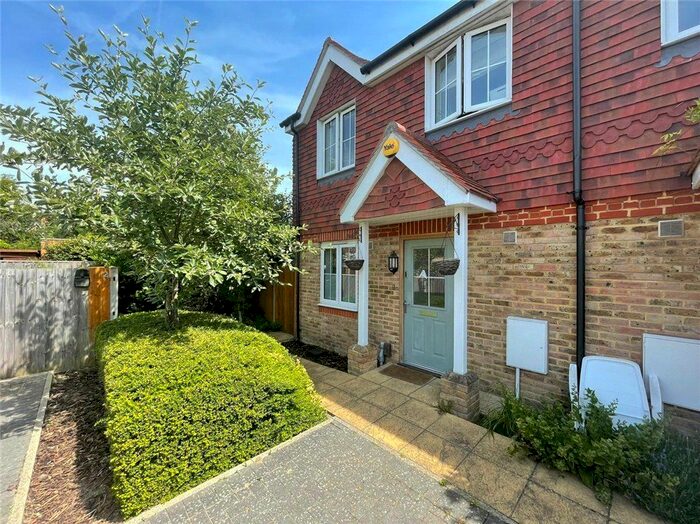 3 Bedroom End Of Terrace House To Rent In Loop Road, Woking, Surrey, GU22