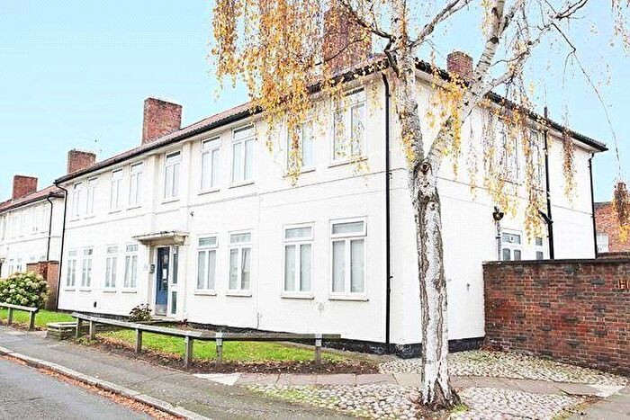 3 Bedroom Flat To Rent In Meade Close, Chiswick, London, W4