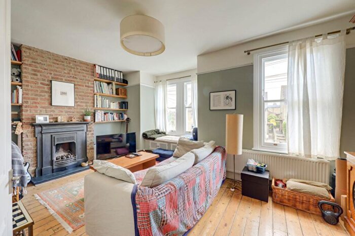 2 Bedroom Flat To Rent In Faversham Road, London, SE6