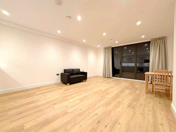 1 Bedroom Flat To Rent In Farnborough Road, Farnborough, Surrey, GU14