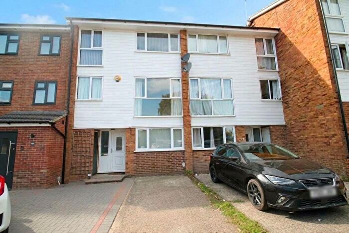 3 Bedroom Property To Rent In Cromer Road, New Barnet, EN5