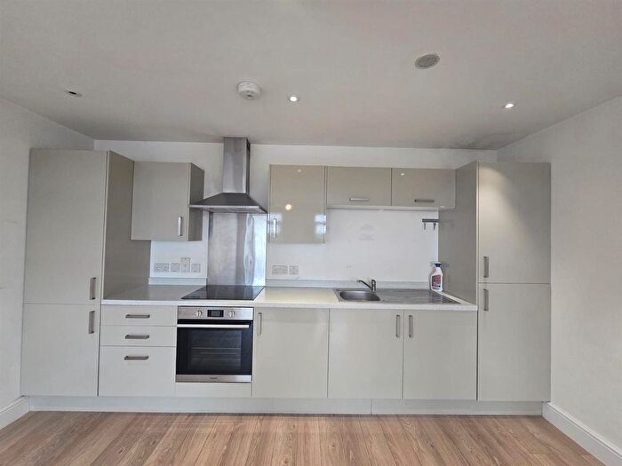 2 Bedroom Flat To Rent In London Road, Blackwater, GU17