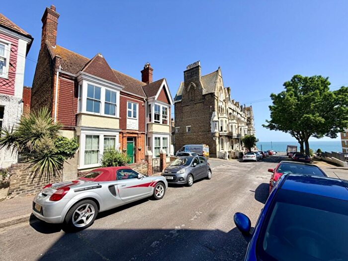 1 Bedroom Flat For Sale In Albert Road, Ramsgate, CT11