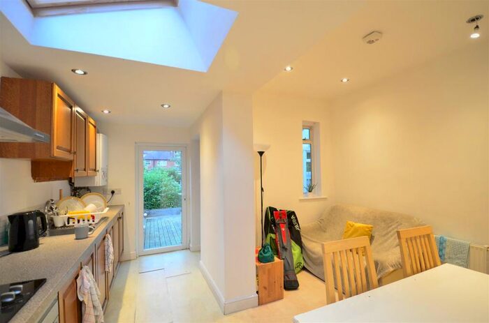 4 Bedroom Semi-Detached House To Rent In / Academic Year Well Proportioned Double Bedroom House In Harborne, Close To Qe And Med School, Free Ultrafast, B17