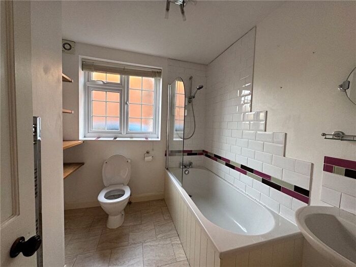 2 Bedroom Flat To Rent In Bootham Crescent, York, North Yorkshire, YO30