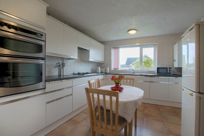3 Bedroom Semi-Detached Bungalow For Sale In Garstang Road, Marshside, Southport, PR9