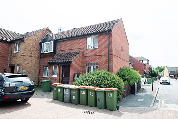 2 Bedroom Maisonette For Sale In Leamouth Road, London, E6