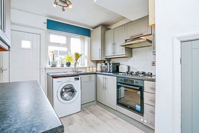 3 Bedroom End Terrace House For Sale In Westwinn View, Leeds, LS14