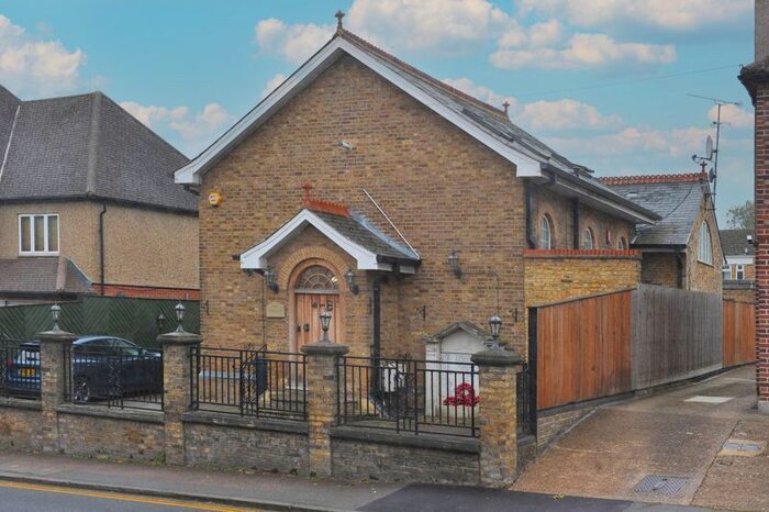 3 Bedroom Detached House To Rent In Ducks Hill Road, Ruislip, HA4