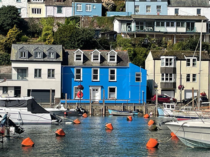 1 Bedroom Flat For Sale In Flat, Portbigham, The Quay, West Looe, Looe, Cornwall, PL13