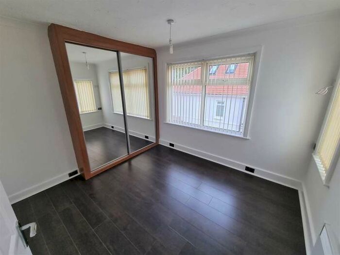 1 Bedroom Flat To Rent In Lilliput Road, Poole, BH14