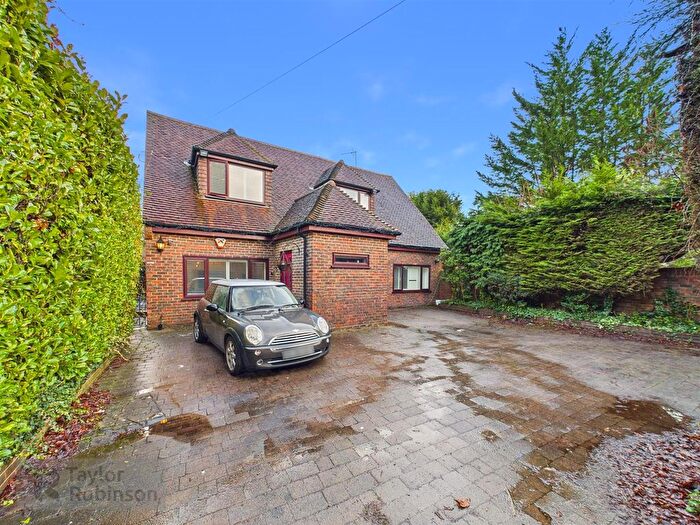 5 Bedroom Detached House For Sale In Turners Hill Road, Crawley, RH10
