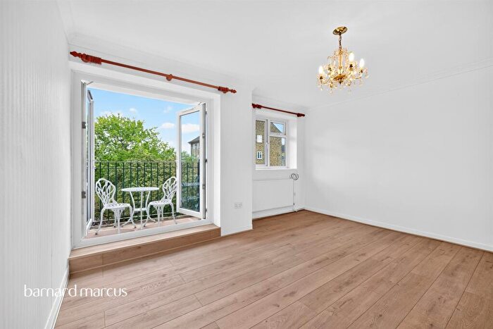 3 Bedroom Flat For Sale In Lambeth Walk, London, SE11