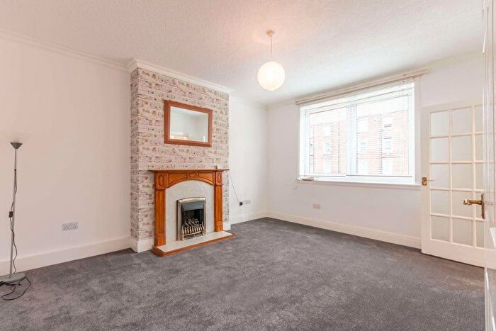 3 Bedroom Villa To Rent In L Logie Green Road, Edinburgh, EH7
