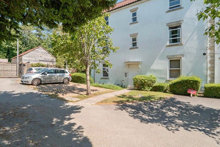 2 Bedroom Flat For Sale In North Parade, Frome, BA11