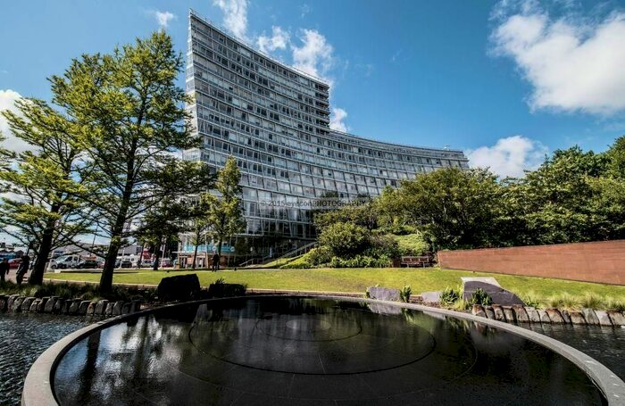 2 Bedroom Flat To Rent In One Park West, Strand Street, City Centre, L1