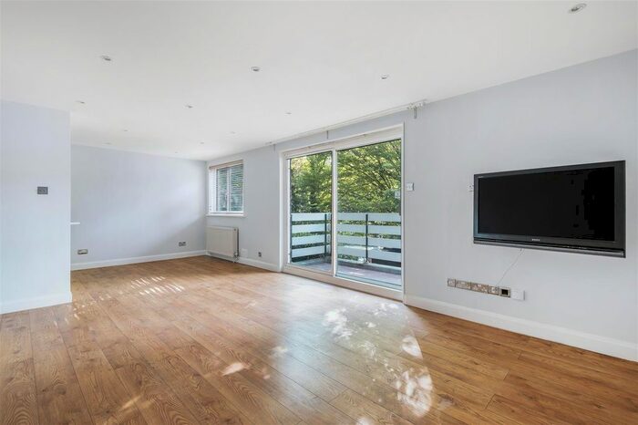 2 Bedroom Flat To Rent In Ridge House, Kingston Upon Thames, KT2