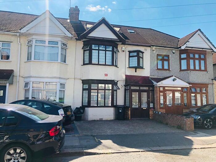 4 Bedroom Terraced House To Rent In Montpelier Gardens, Dagenham, RM6