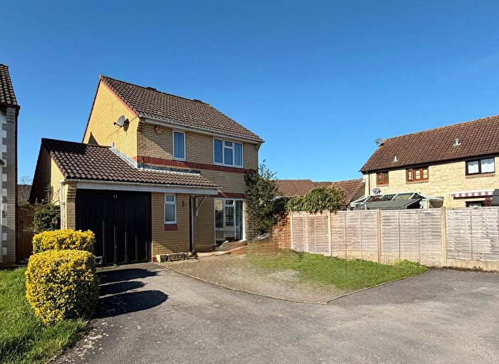 3 Bedroom Detached House For Sale In Azalea Close, Calne, SN11