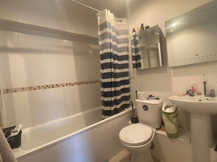 1 Bedroom Flat To Rent In Farnley Road Ground Floor Flat, SE25