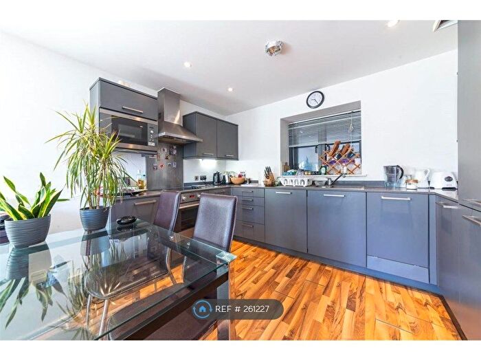 2 Bedroom Flat To Rent In Kings Quarter Apartments, London, N1