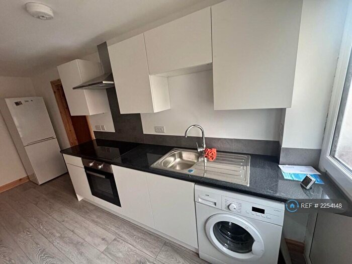 1 Bedroom Flat To Rent In Hill Lane, Southampton, SO15