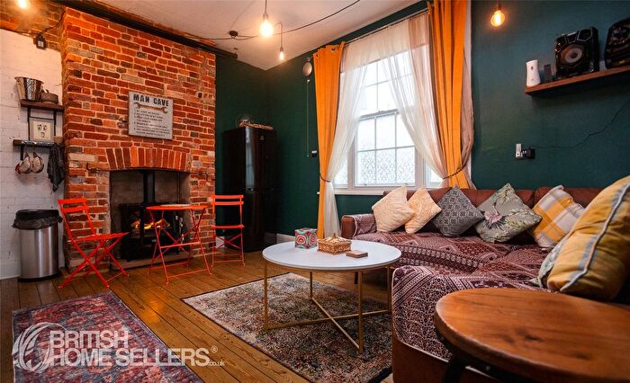 2 Bedroom Flat For Sale In The Rear, Pantiles, Tunbridge Wells, Kent, TN2