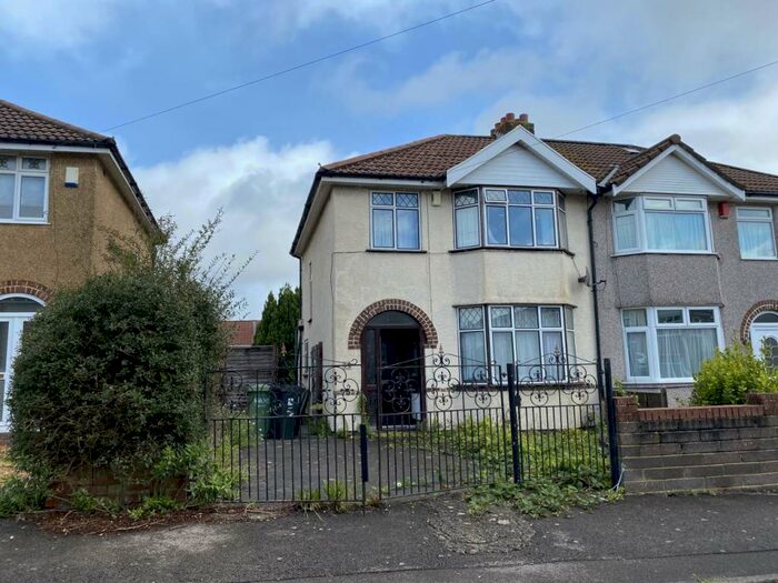 3 Bedroom Semi-Detached House To Rent In Mackie Grove, Filton, Bristol, BS34