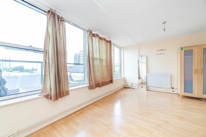 Studio To Rent In Kennington Park Road, London, SE11