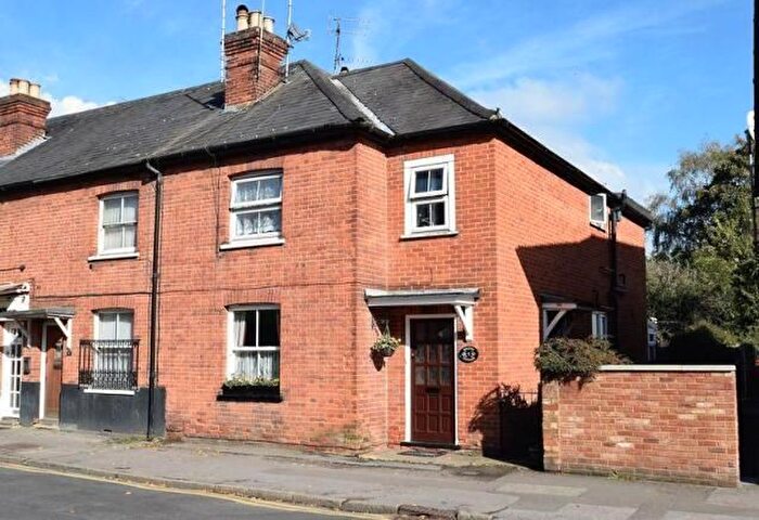 2 Bedroom Flat To Rent In High Street, Chalfont St Peter, Buckinghamshire, SL9