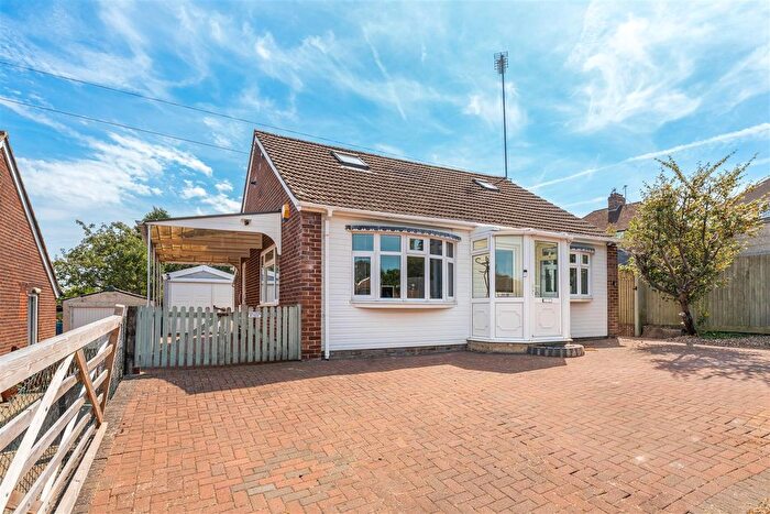 2 Bedroom Detached Bungalow For Sale In Sinclair Drive, Banbury - Small Cul-De-Sac, OX16