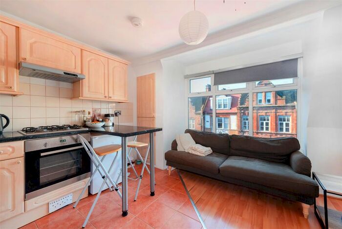 1 Bedroom Flat To Rent In Gleneldon Mews, London, SW16
