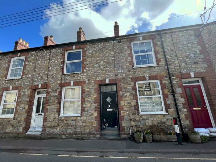 2 Bedroom House To Rent In Musbury Road, Axminster, EX13