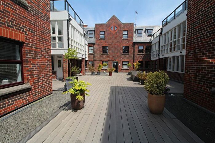 2 Bedroom Flat To Rent In Strand Street, Poole, BH15