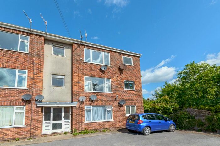 2 Bedroom Property To Rent In Centurion Close, Salisbury SP2