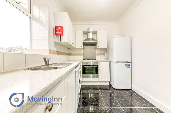 3 Bedroom Flat To Rent In Rutford Road, Streatham, SW16
