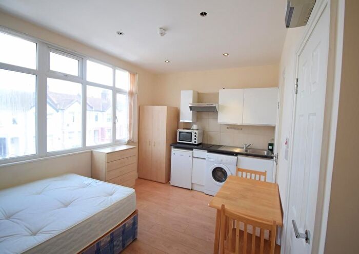 Studio To Rent In West Hendon Broadway, West Hendon, London, NW9