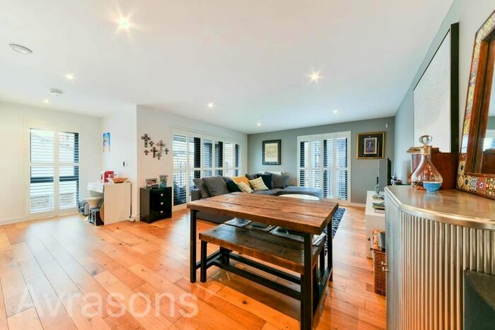 2 Bedroom Flat To Rent In Bramah Road, London, SW9